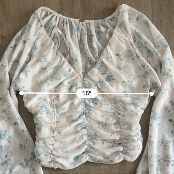 Free People Final Rose Ruched Cropped Blouse - Vintage Combo Cream Blue- Size XS - Picture 12 of 13
